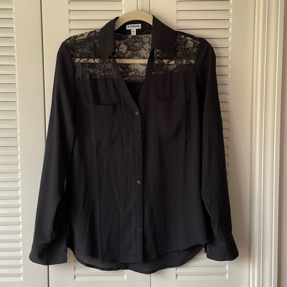 Long sleeve shirt with lace details